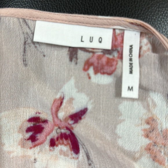LUQ Pink floral blouse with ties - Picture 5 of 7